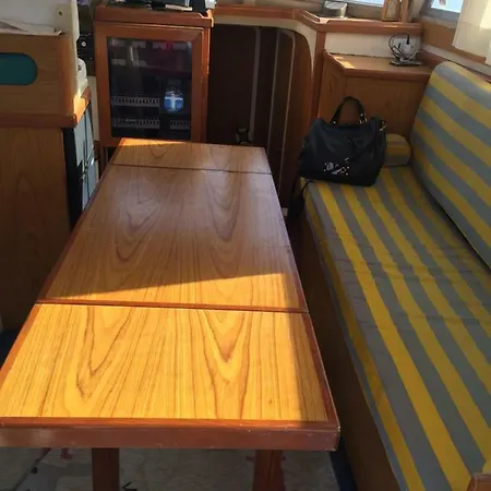 One Cabin Boat Sarah *