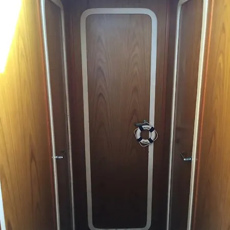 One Cabin Boat Sarah * San Leone
